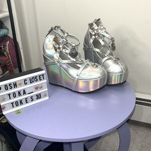 ✨🆕Dolls Kill x Demonia Holigraphic Silver Platforms! Size 8!USED!W/O BOX!